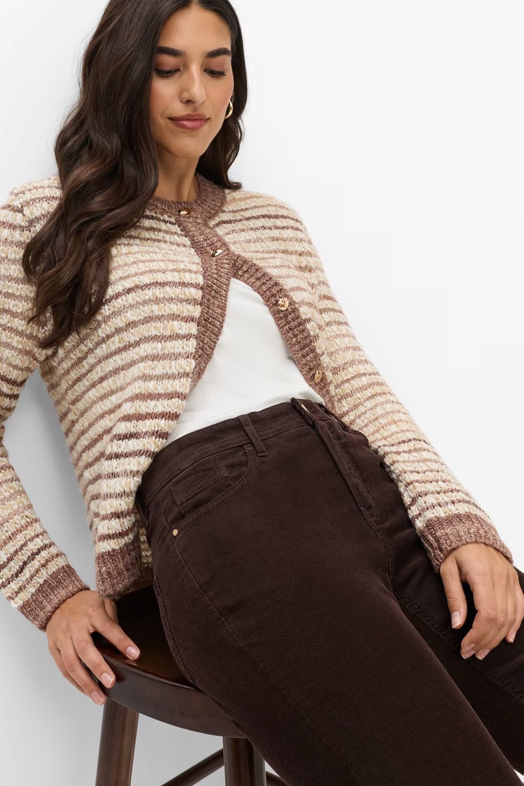 Pantalon Mary en velours côtelé coupe droite vue de face pour femme Brax