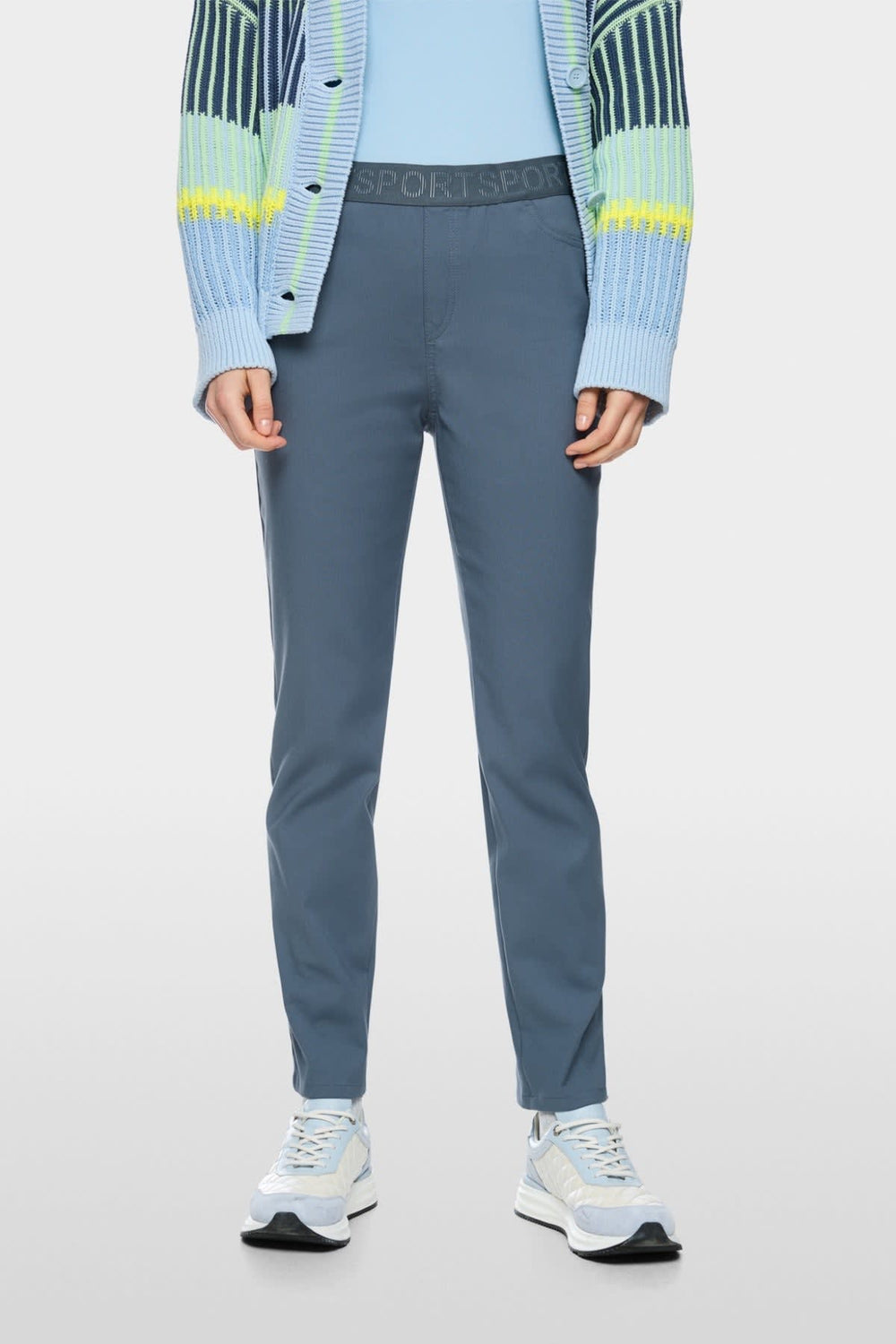 Side view of the Marc Cain Siena women's dress pants in gray with defined pleats - Valérie Simon