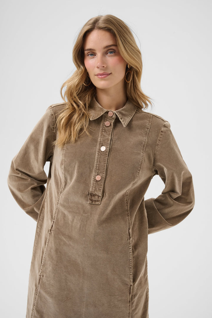 Front view of the women&