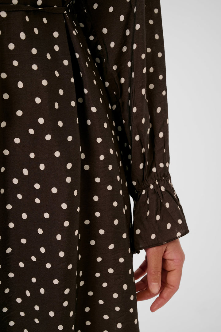 Front view of a short, black-and-white polka-dot Kaffe dress for women with long sleeves - Valérie Simon