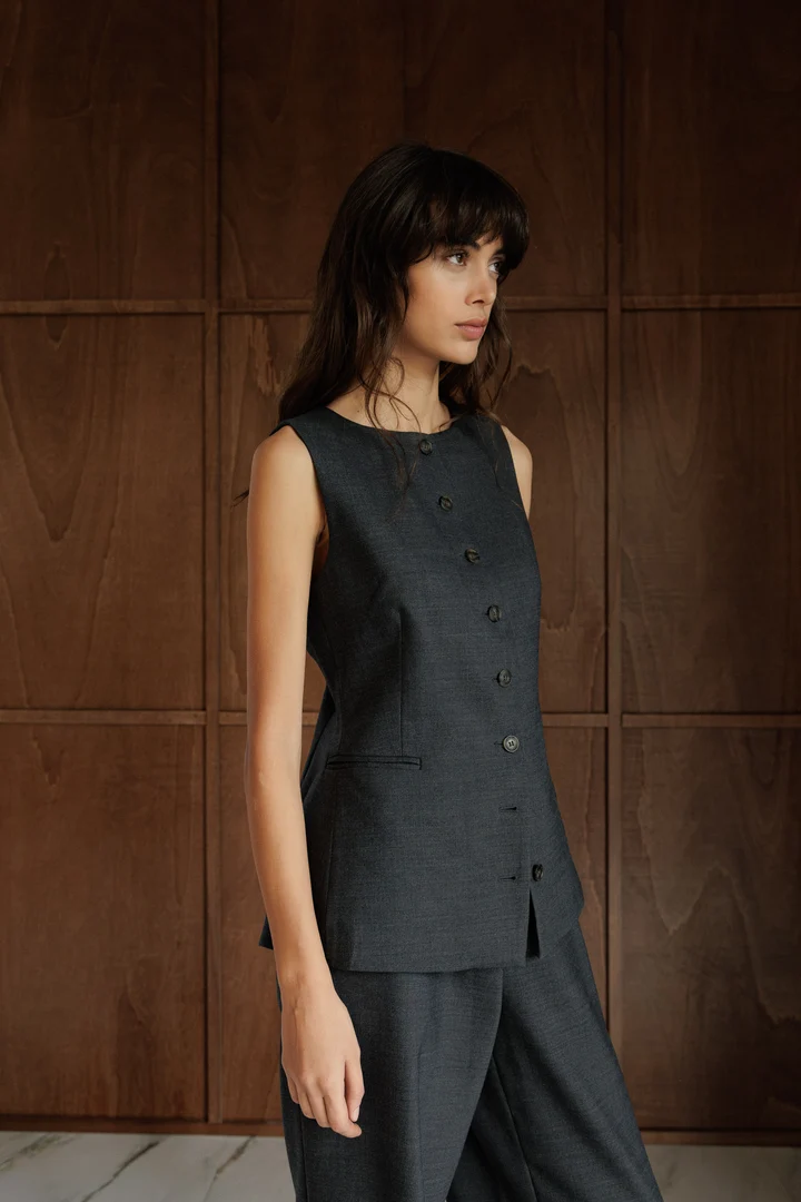Tailored sleeveless jacket 