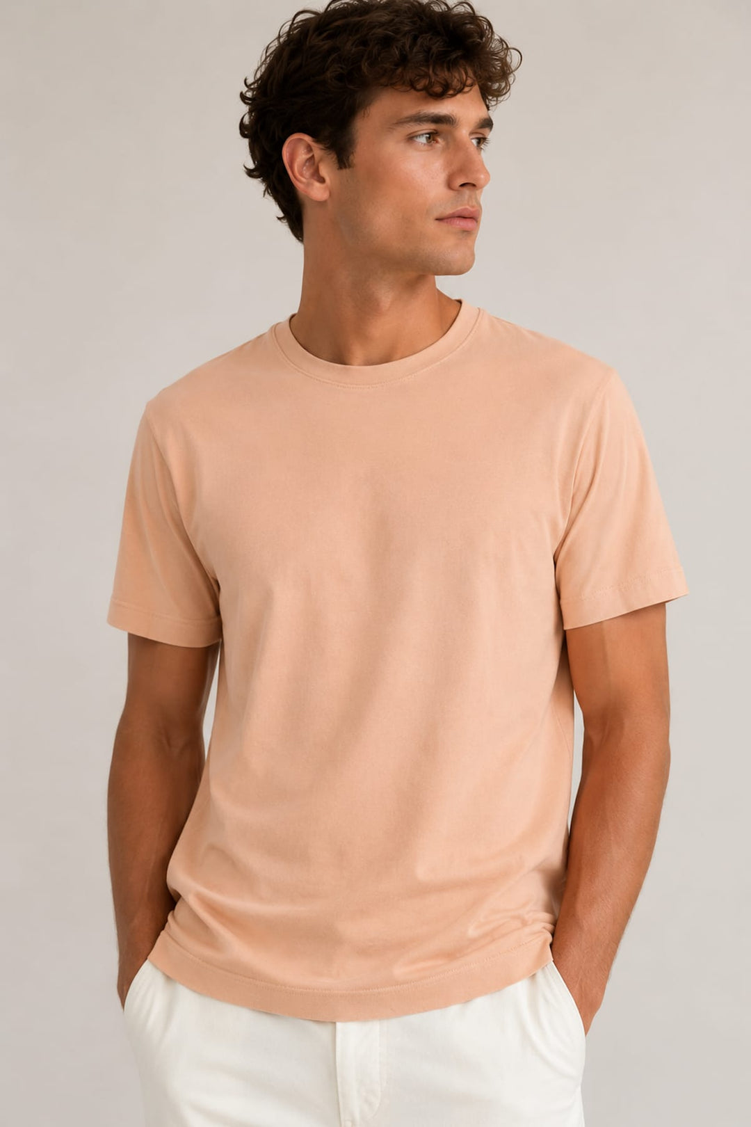 Vue de face T-shirt Circolo pour homme bleu avec logo discret sur la poitrine - Valérie Simon