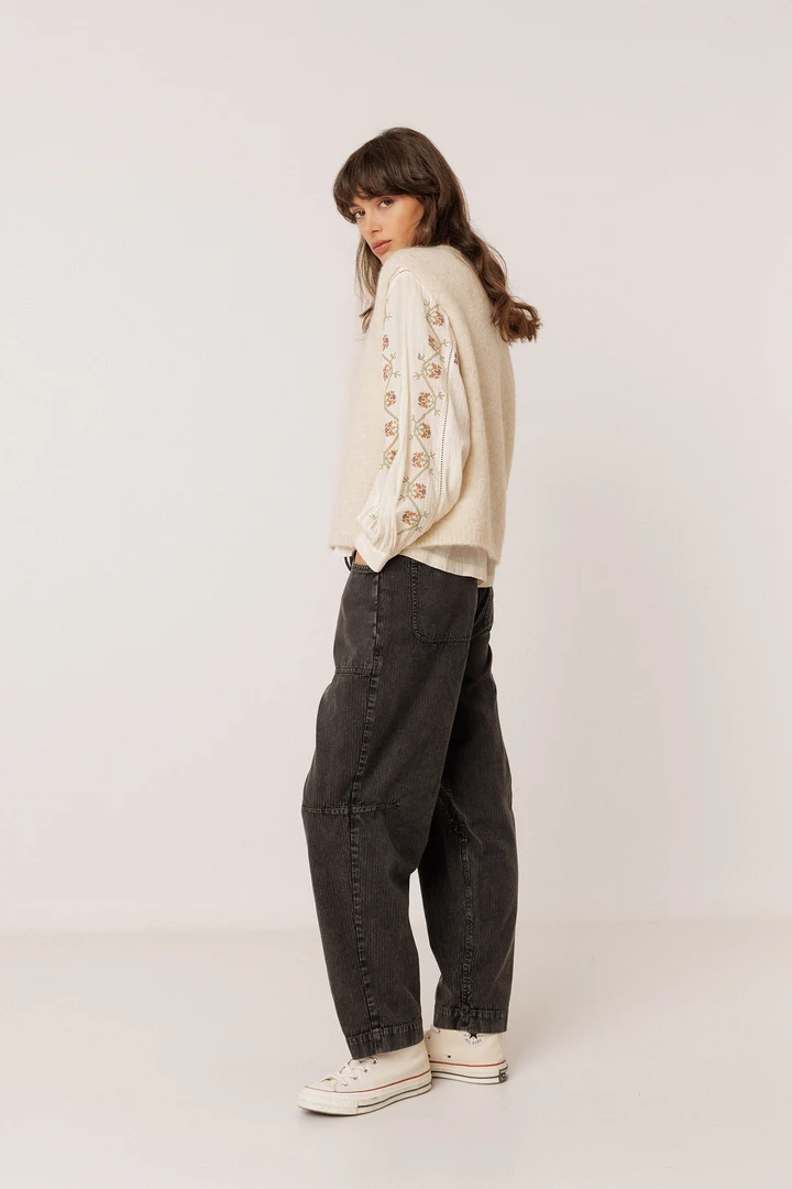 Knitted sleeveless jacket 
