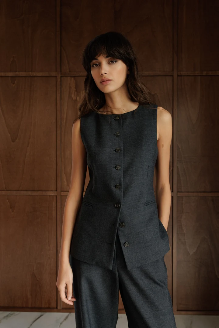 Tailored sleeveless jacket 
