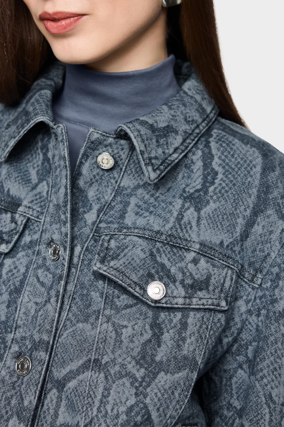 Side view of Marc Cain women&