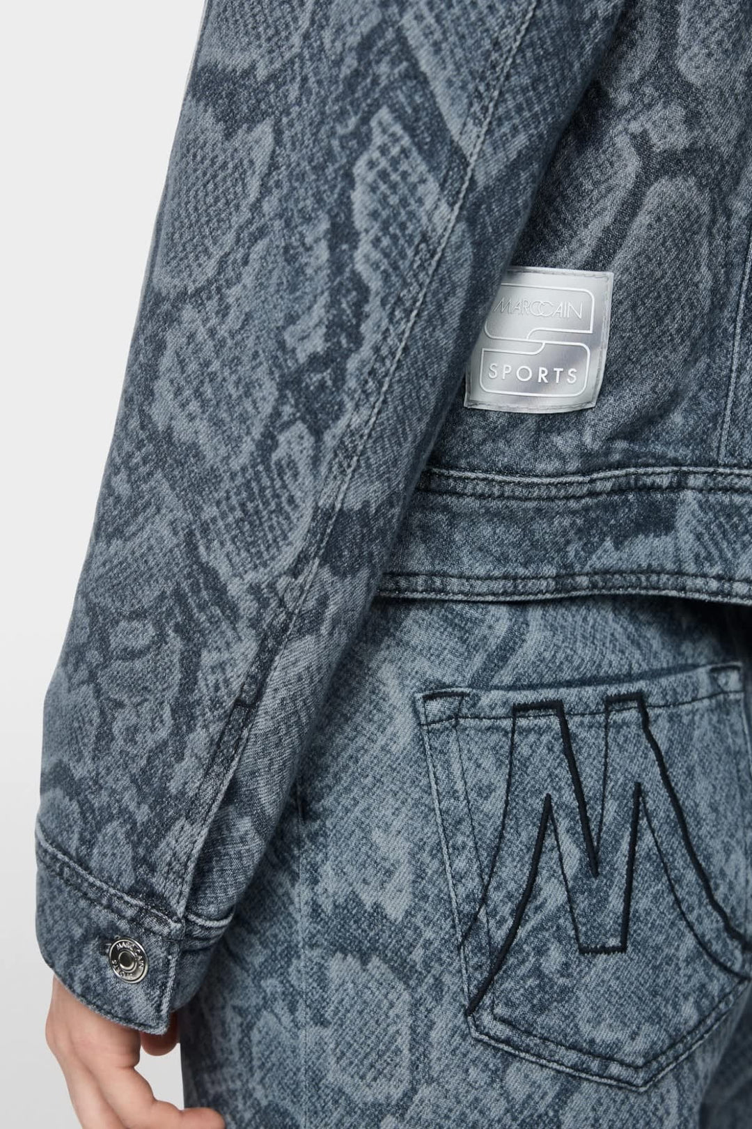Front view of a Marc Cain women&
