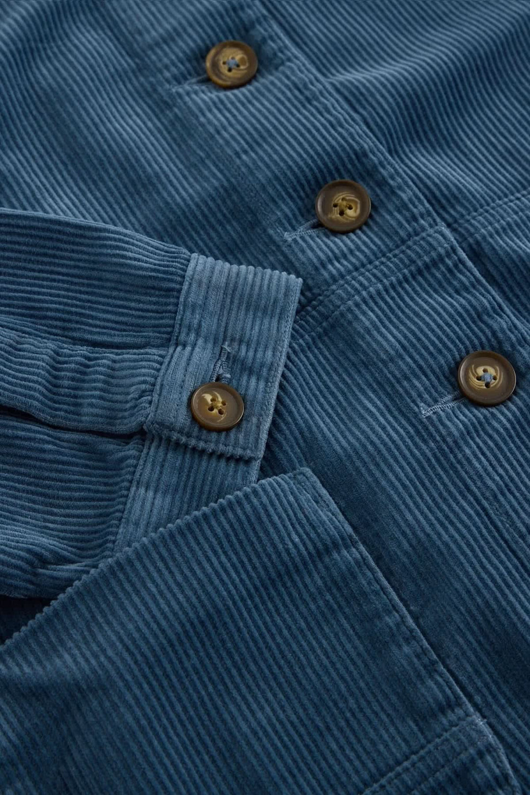 Veste en velours côtelé boutonnée vue de face pour femme White Stuff
