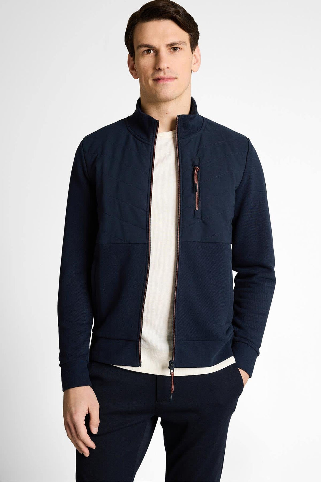 Vue de côté veste hybride zippée Tom Tailor pour homme gris avec poches et col montant - Valérie Simon
