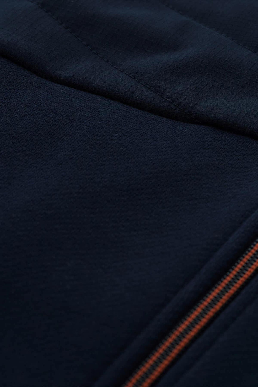 Vue de face veste hybride zippée Tom Tailor pour homme noir avec capuche et fermetures éclairs - Valérie Simon