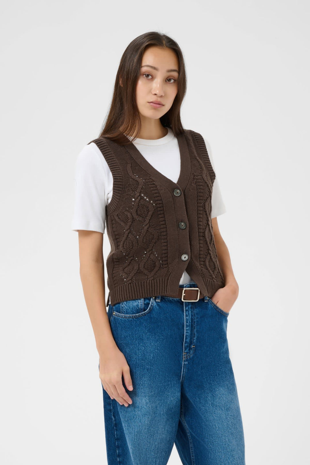 Vue de face veste sans manches Part Two en maille torsadée beige pour femme - Valérie Simon