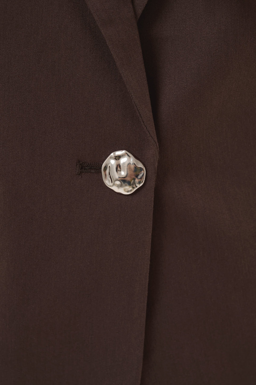 Front view of the Cream beige single-button women&