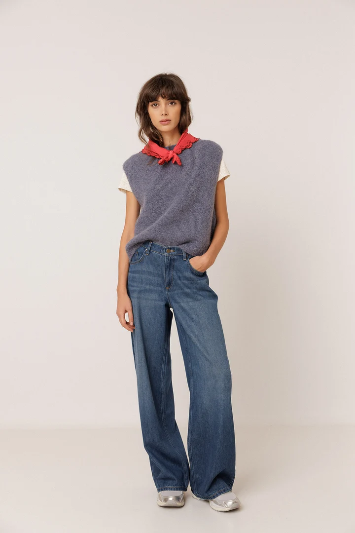 Knitted sleeveless jacket 