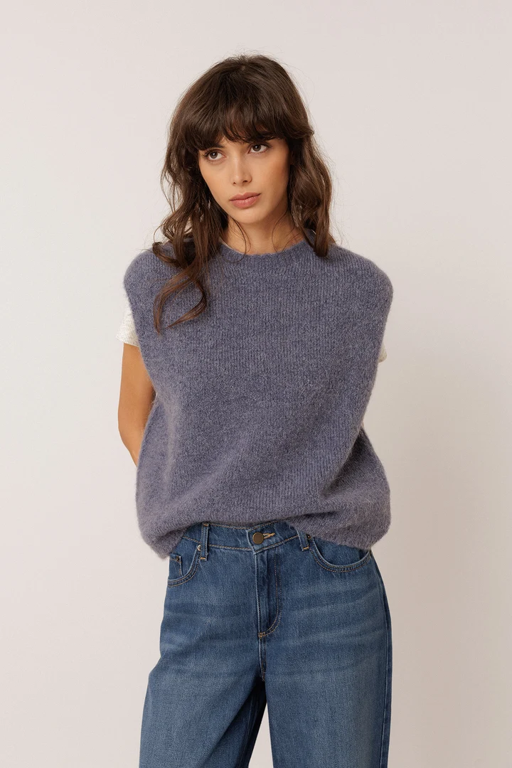 Knitted sleeveless jacket 