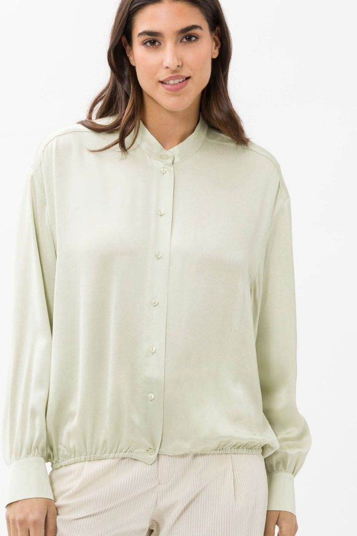Blouse soyeuse Viv en viscose confortable, manches bouffantes, style tendance, couleur vert clair.