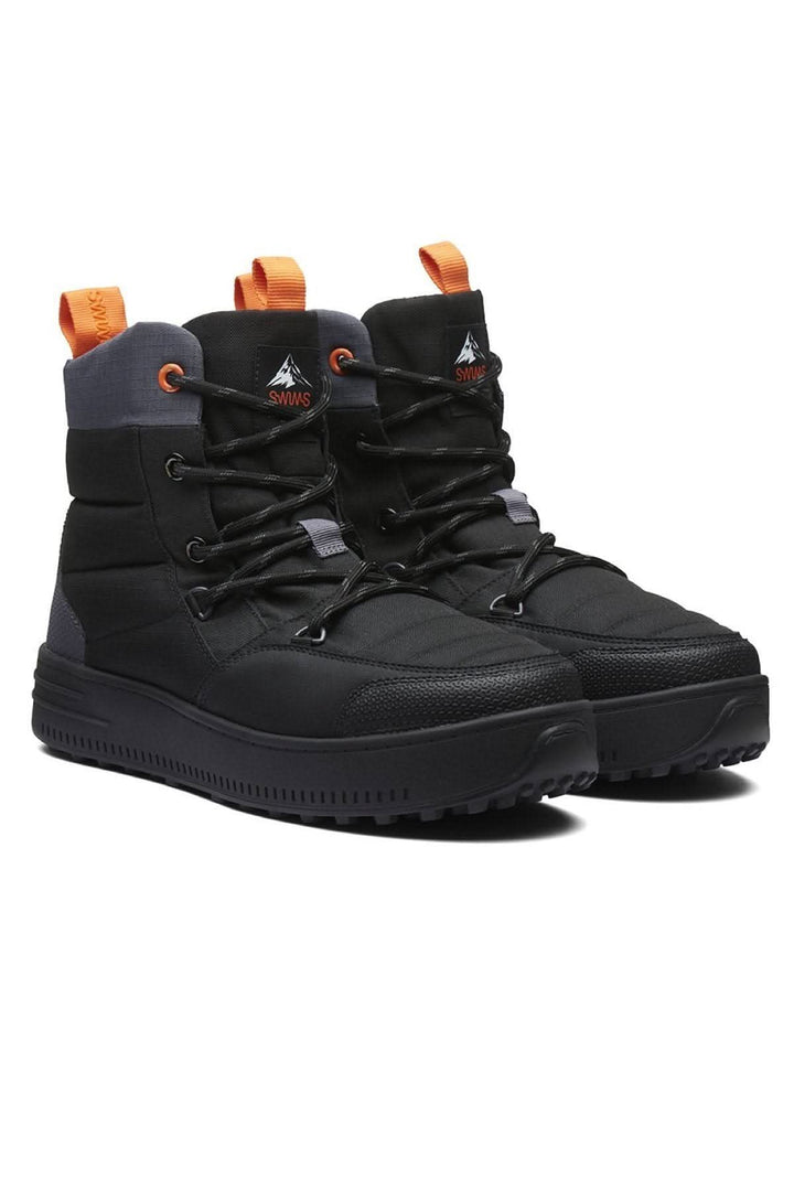 Botte Snow Runner en noir, imperméable, conçue pour la neige et le mauvais temps, avec semelle épaisse et rembourrage.