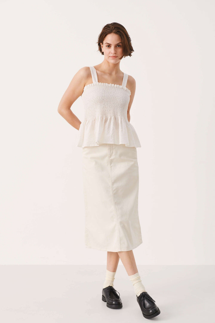Camisole Stevie blanche à bretelles larges, partie supérieure en nid d&