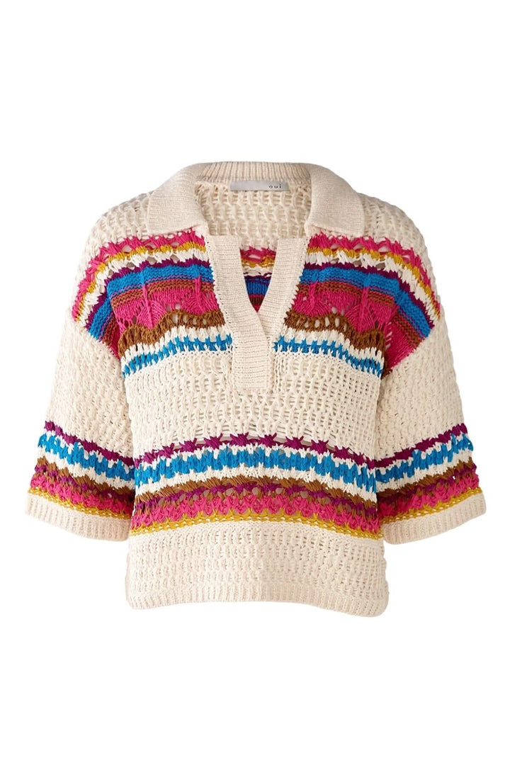 Chandail en tricot avec motifs abstraits et encolure en V, manches courtes, disponible en plusieurs couleurs.