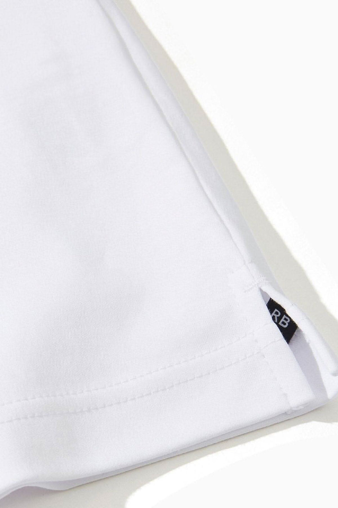 Détail du chandail manches longues "Le Barakett" en coton Pima, montrant l&