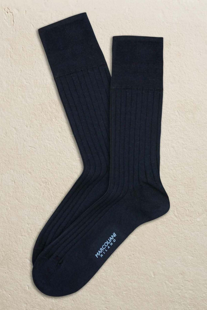 Chaussettes Marcoliani italiennes à rayures noires, mélange de coton et polyester, élégantes et modernes.