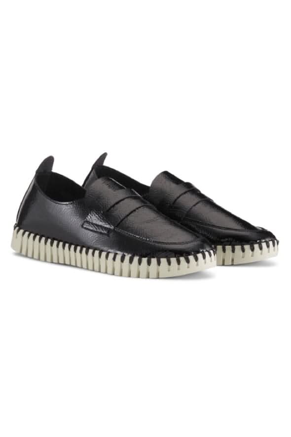Mocassins universitaires noirs avec bride penny et semelle Tulip, alliant confort et style.
