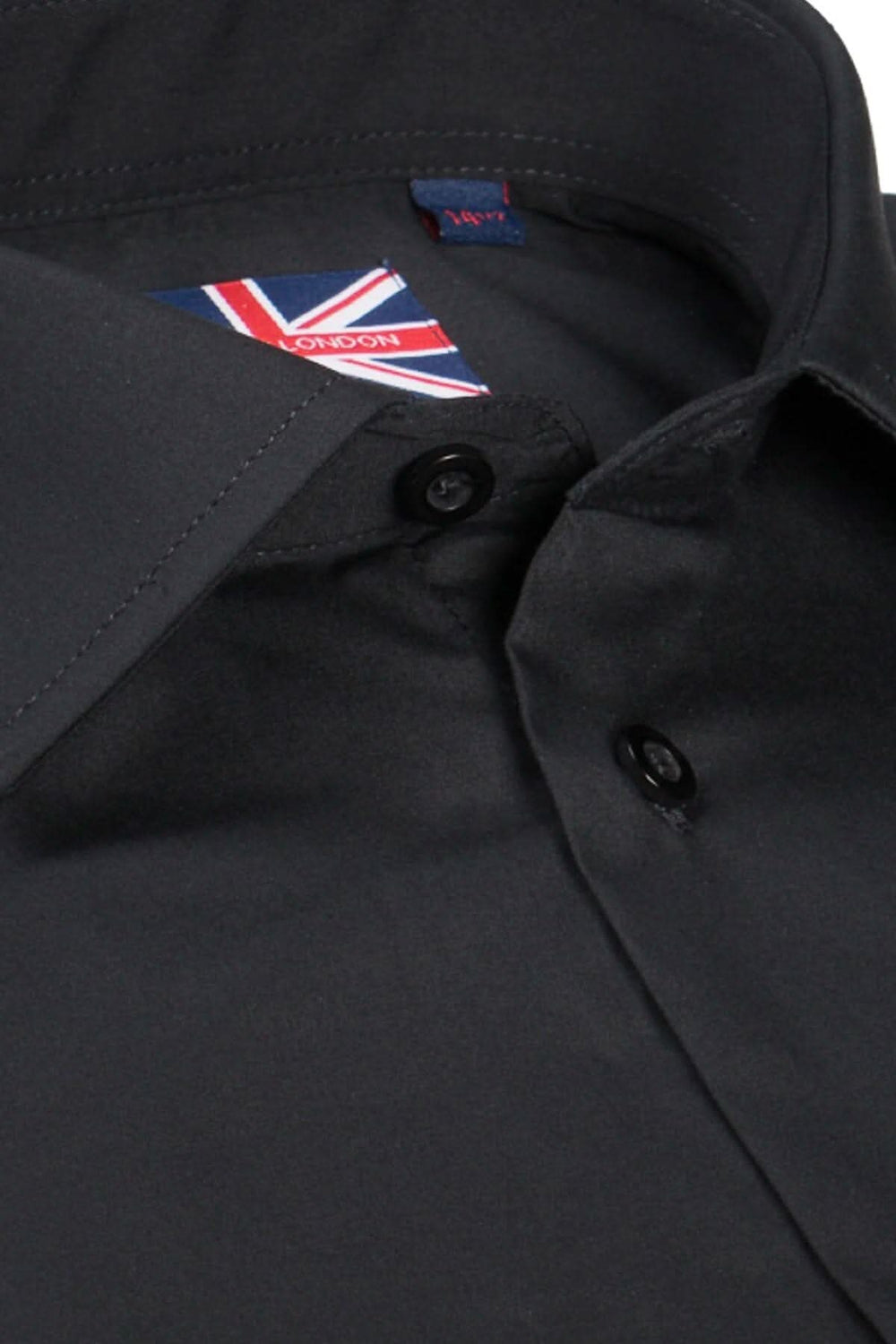 Chemise habillée noire avec col évasé et boutons, fabriquée en polyester et coton, idéale pour un style quotidien.