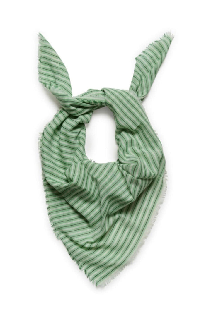 Foulard rayé Sofi en coton léger, doucement coloré, avec fines franges, dimensions 100 cm x 96 cm.
