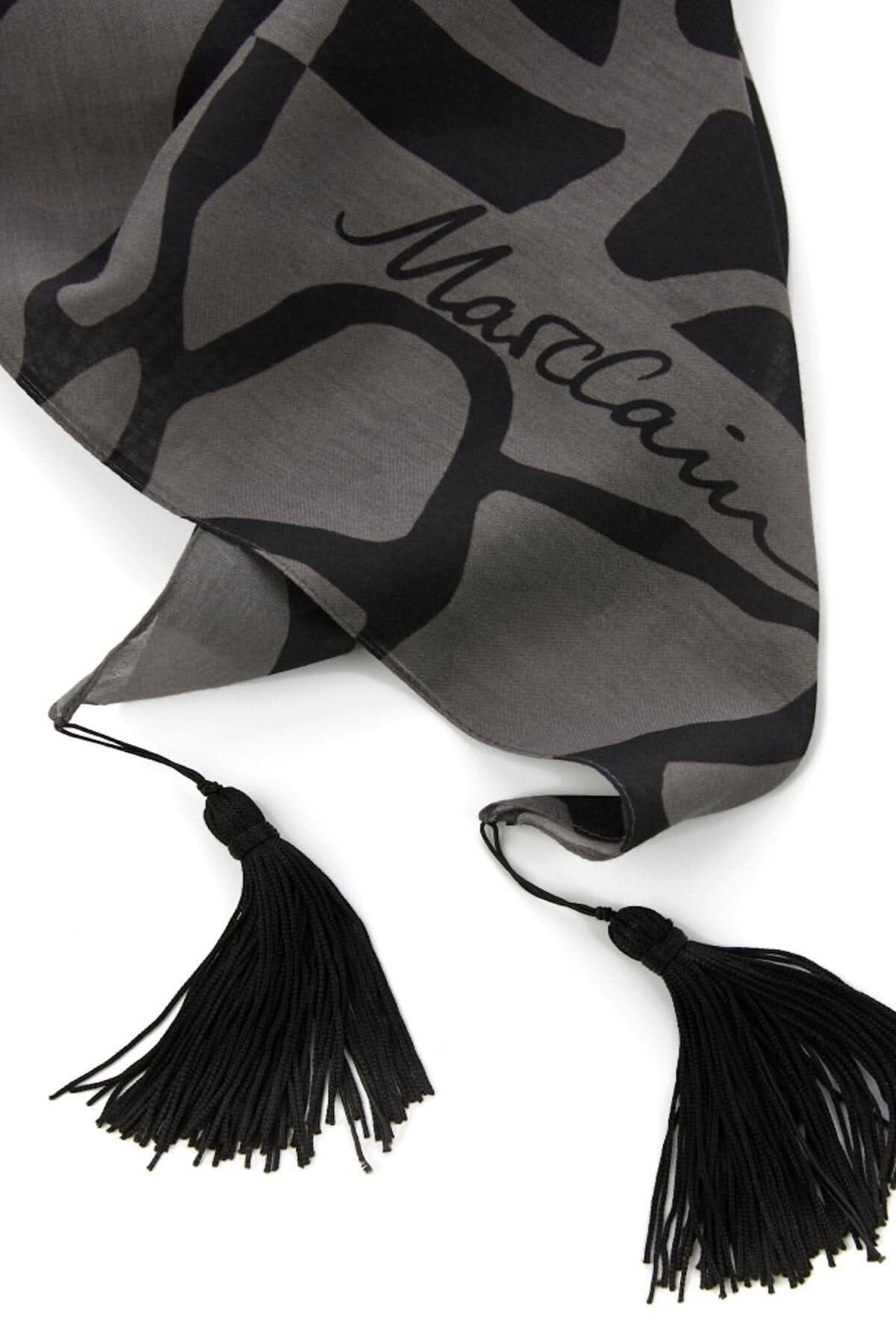 Foulard en coton et soie avec motif girafe et pampilles noires, couleur rhino, dimensions 130x130 cm