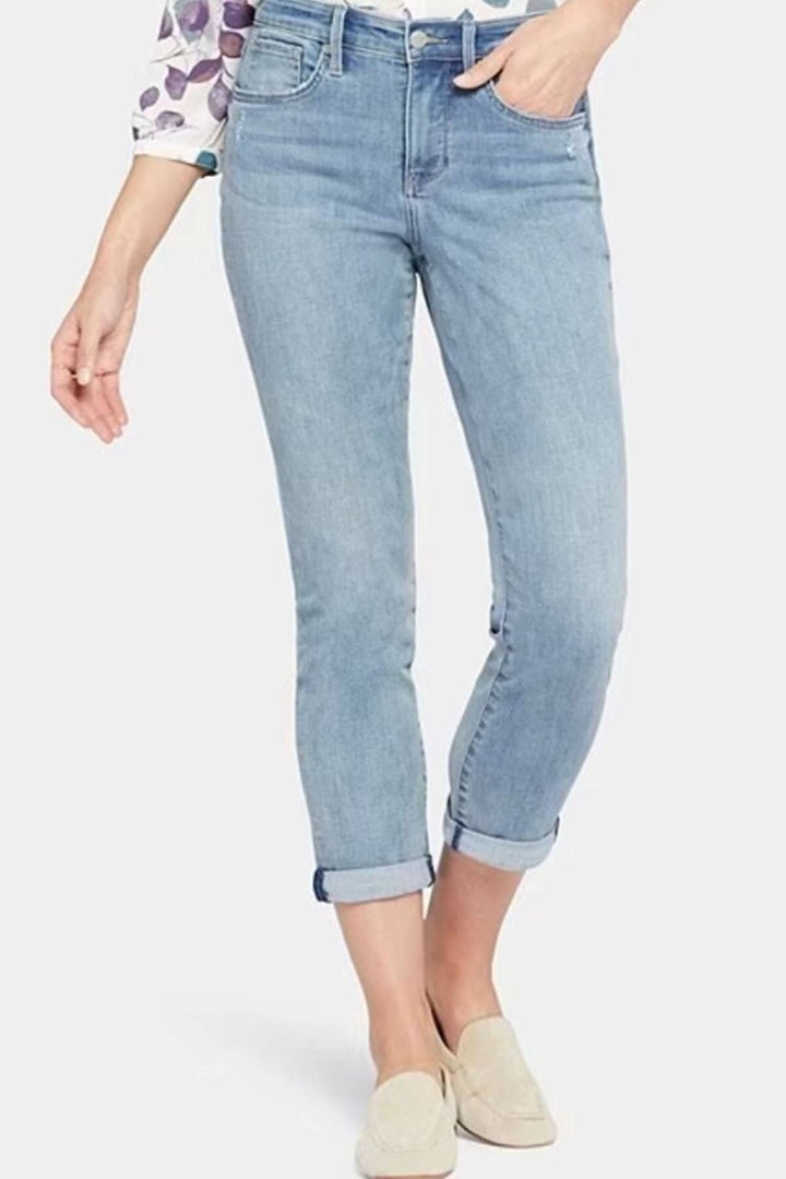 Jean boyfriend coupe droite slim à taille haute Margot, style décontracté, poches et poignets roulés.