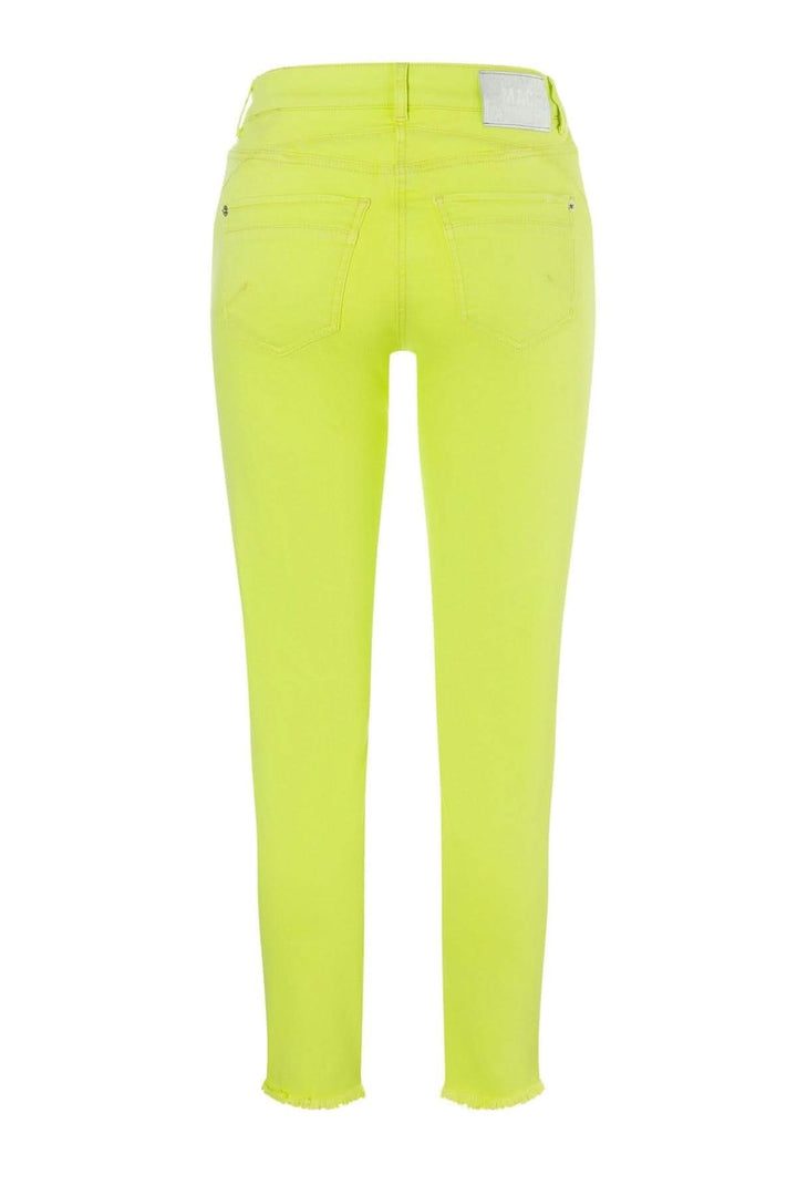 Jean vert fluo slim chic avec revers éffiloché et fermeture éclair dorée, vue arrière.
