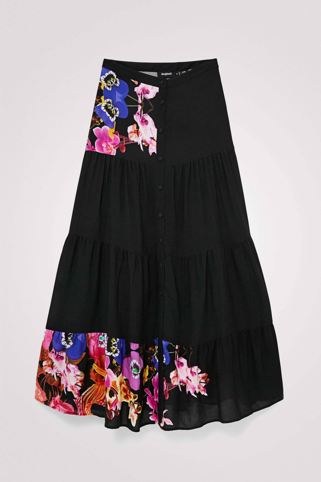 Jupe longue noire à taille haute avec imprimé floral multicolore, fermeture boutonnée centrale et tissu éco-durable.
