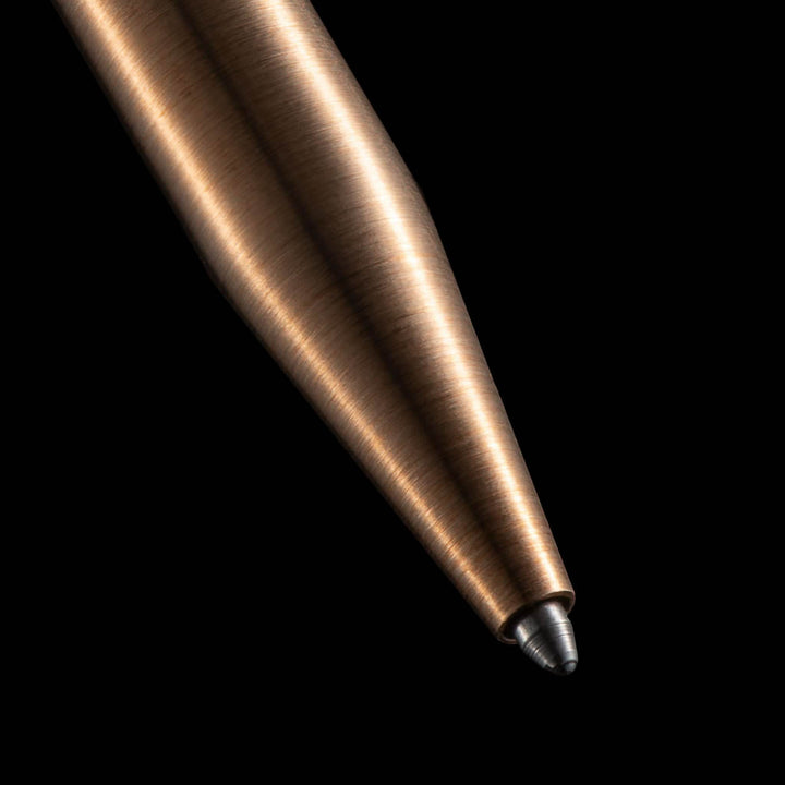 Stylo moderne Fuel en cuivre, design élégant et contemporain, idéal pour un usage quotidien.