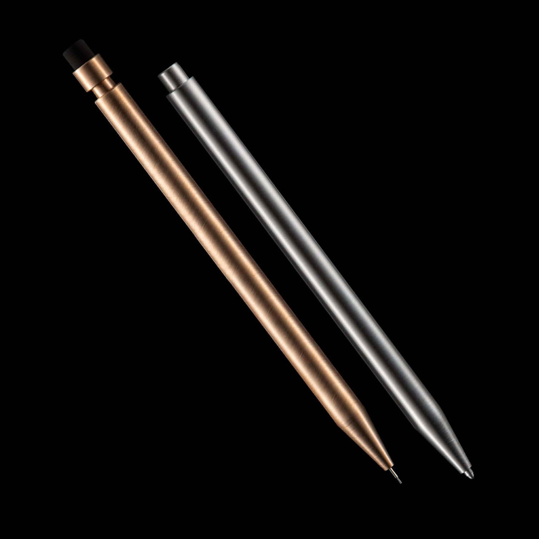 Crayon Modern Fuel en métal, élégants et sans plastique, présentant une finition unique et impeccable.