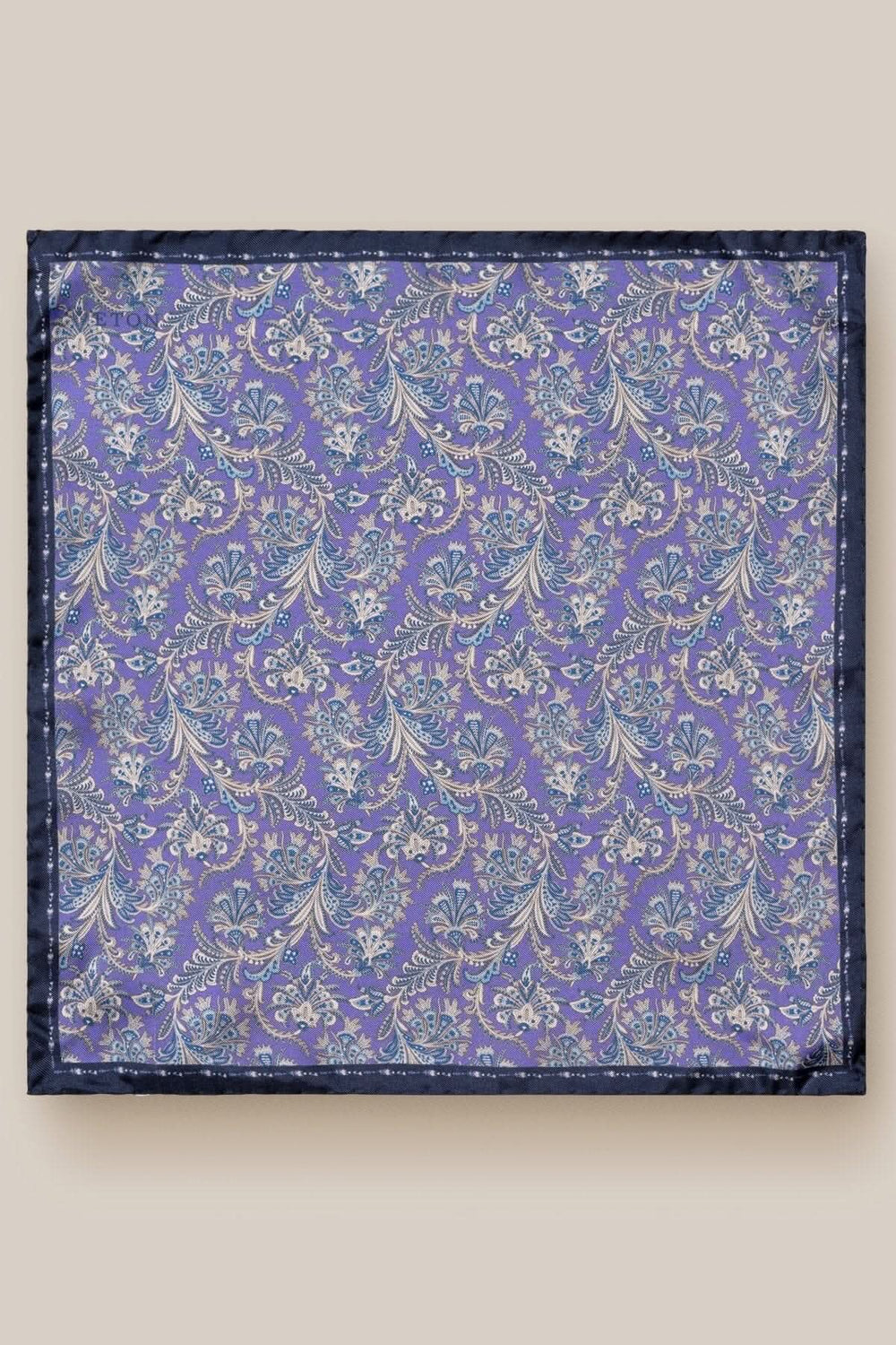 Mouche de poche en soie mauve avec motif floral classique, dimensions 33 x 33 cm, élégance italienne.