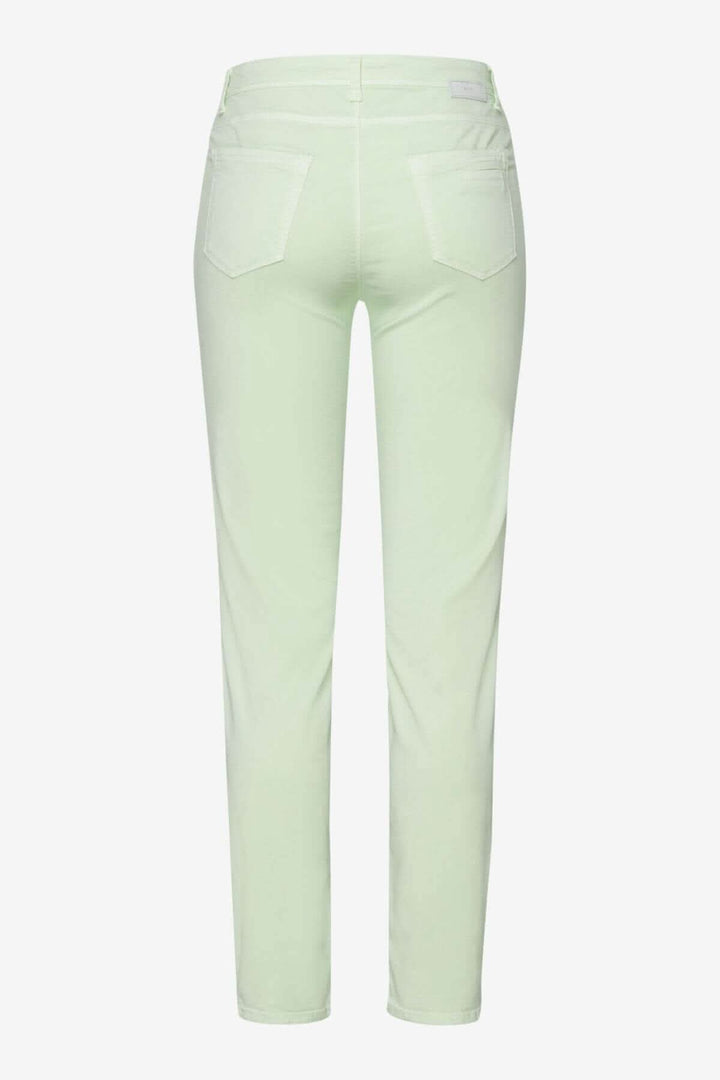 Pantalon femme en couleur menthe de marque Brax, vue arrière avec cinq poches et coupe skinny.
