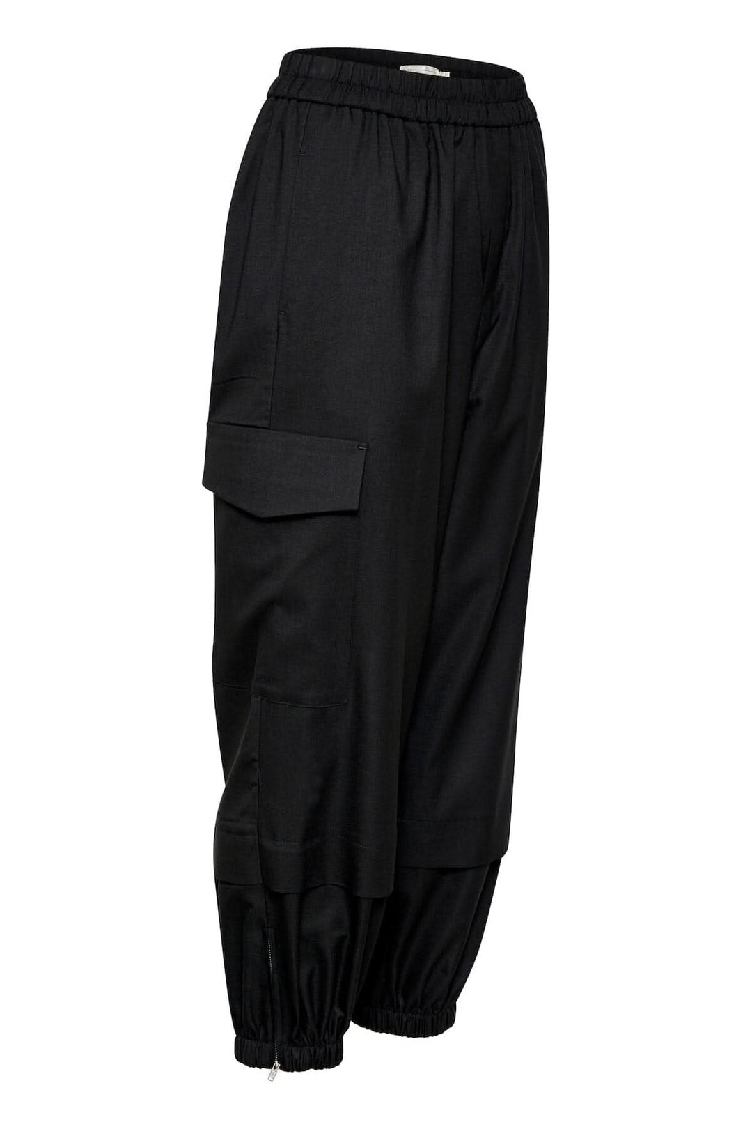 Pantalon cargo noir décontracté avec taille élastique et poches avant et latérales.