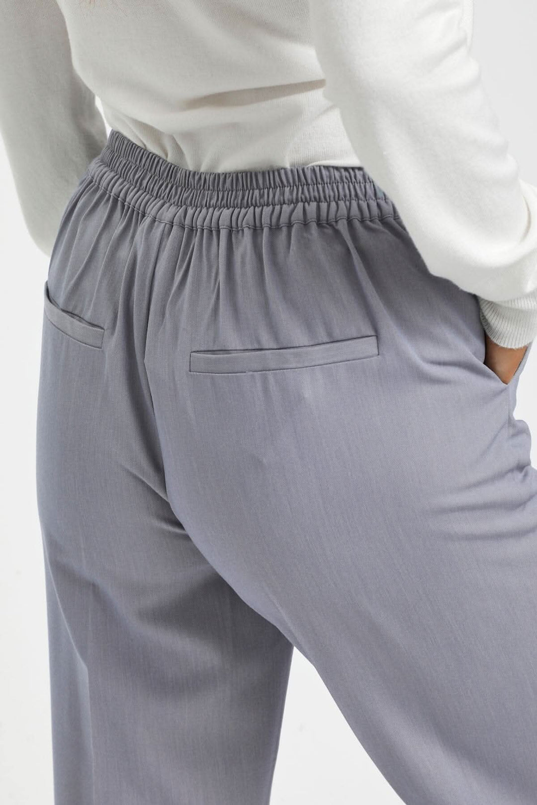 Pantalon court Sakura avec taille élastique et fausses poches à l&