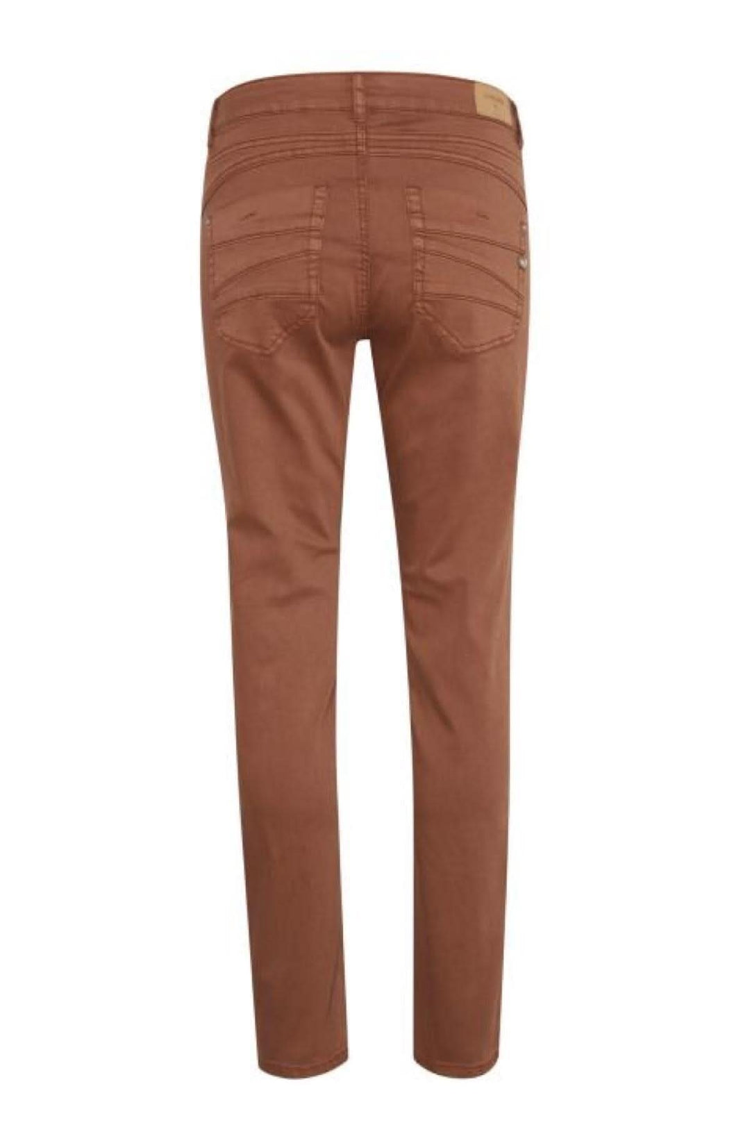 Pantalon style jean étroit marron avec coupe régulière et jambe étroite, vu de l&