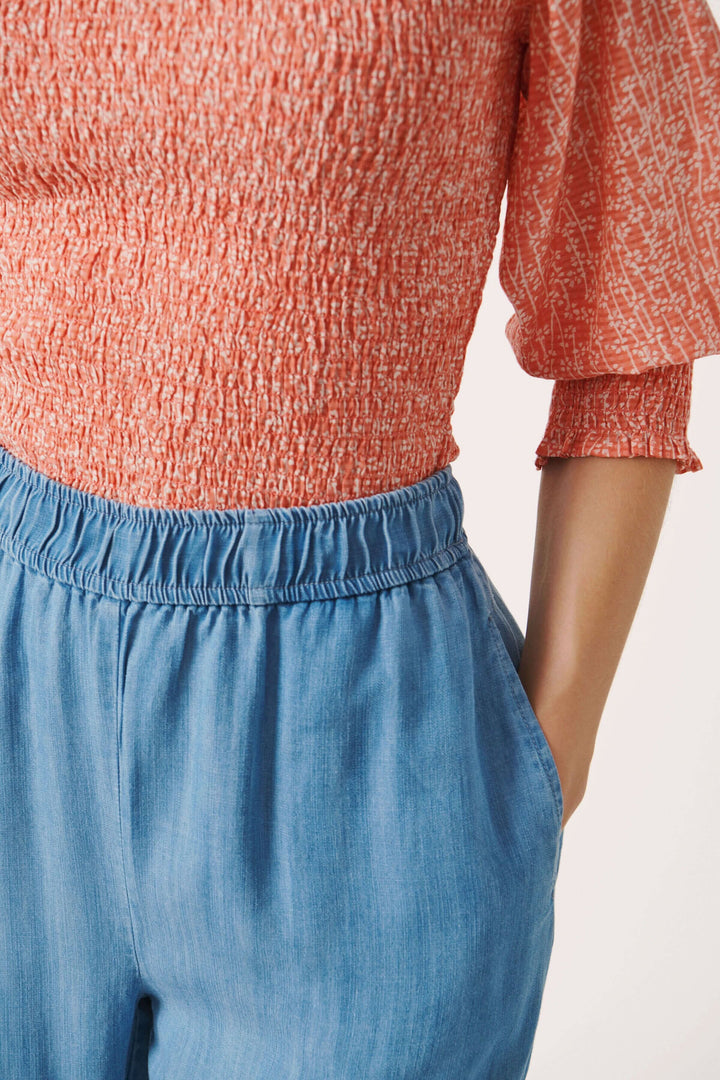 Pantalon Vilma en lyocell avec ceinture élastique et poches, modèle décontracté style jogging.