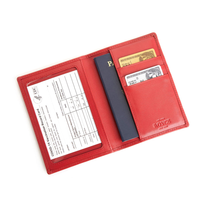 Porte-passeport RFID rouge avec pochette pour carte de vaccin et fentes pour cartes de crédit.