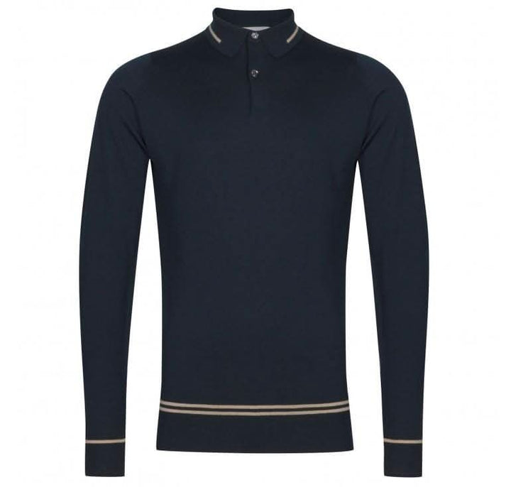 Polo en laine marine et beige de John Smedley, avec col et manches à rayures, léger et confortable.