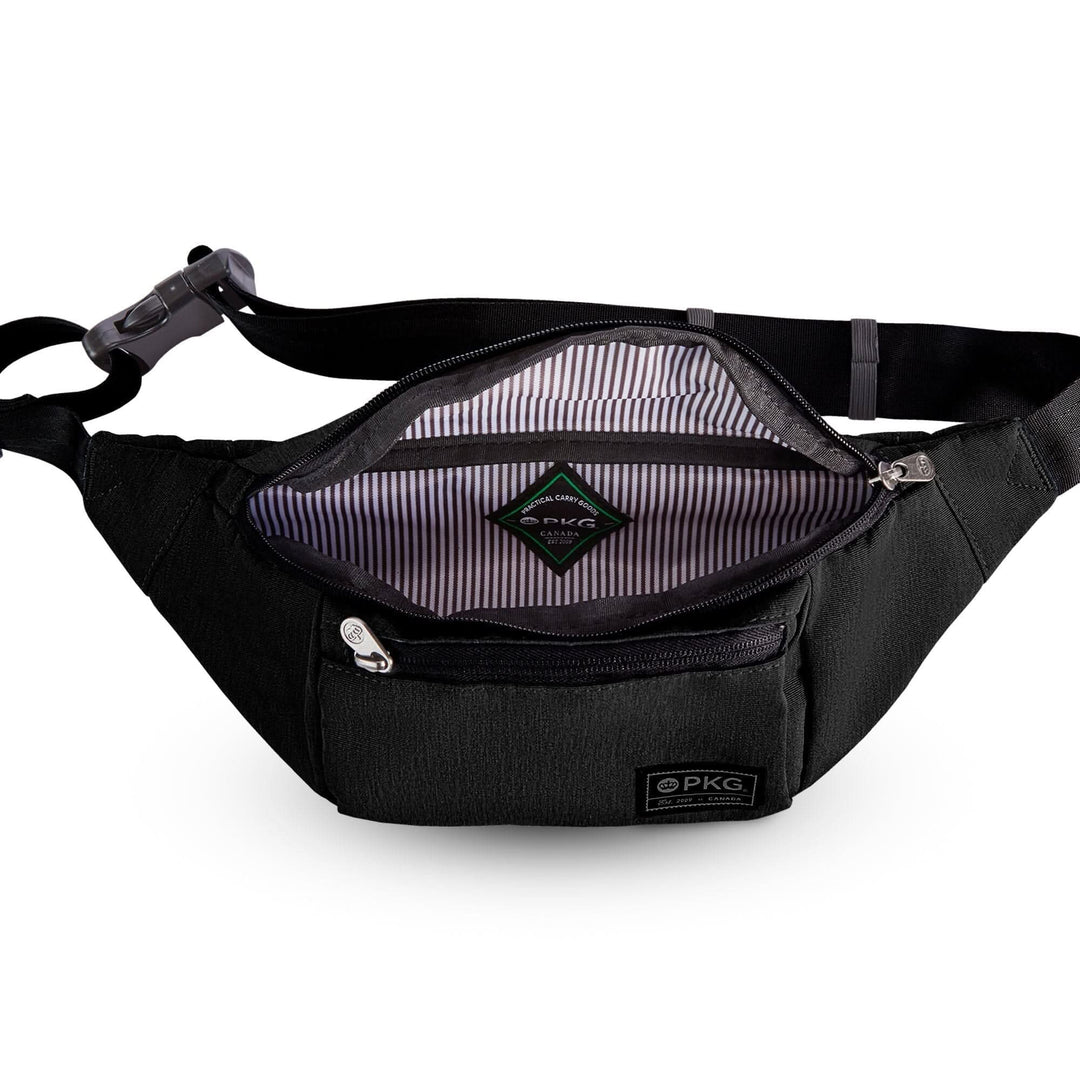 Vue intérieure du sac à bandoulière recyclé PKG Bremner, avec tissu rayé et poches pratiques.