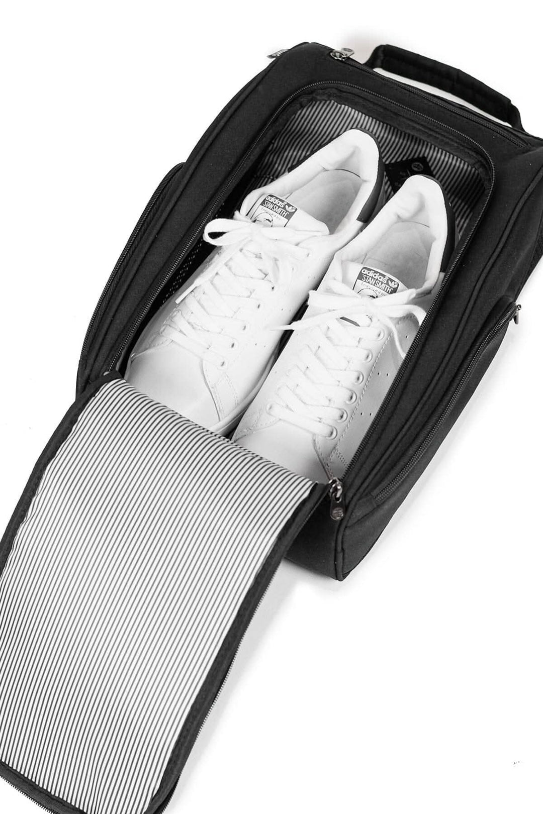 Sac à chaussures PKG Angus avec chaussures blanches à l&