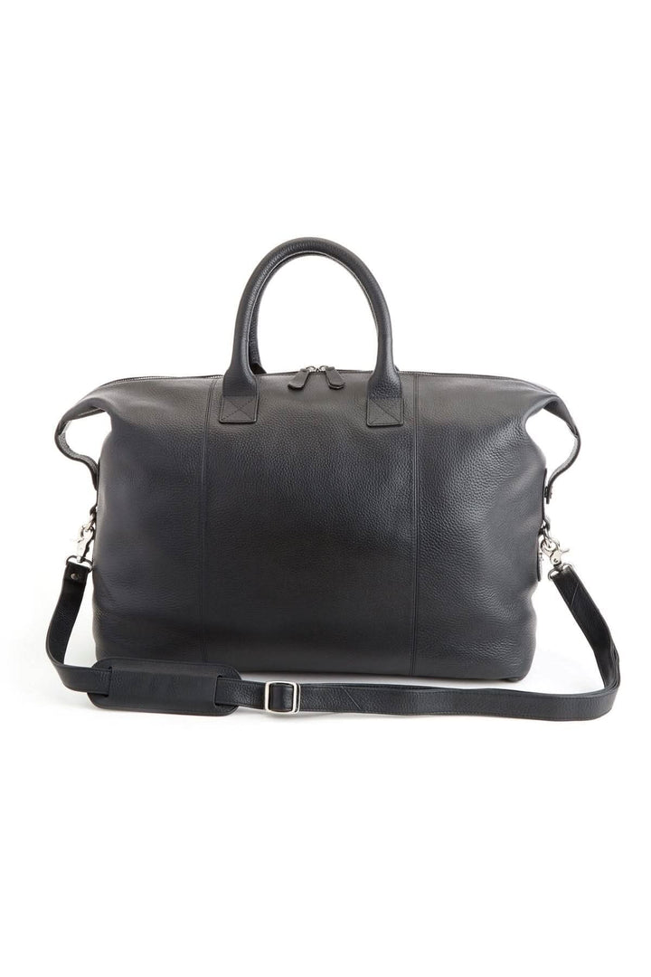 Sac de sport moyen en cuir noir, design élégant avec poignée et bandoulière ajustable.
