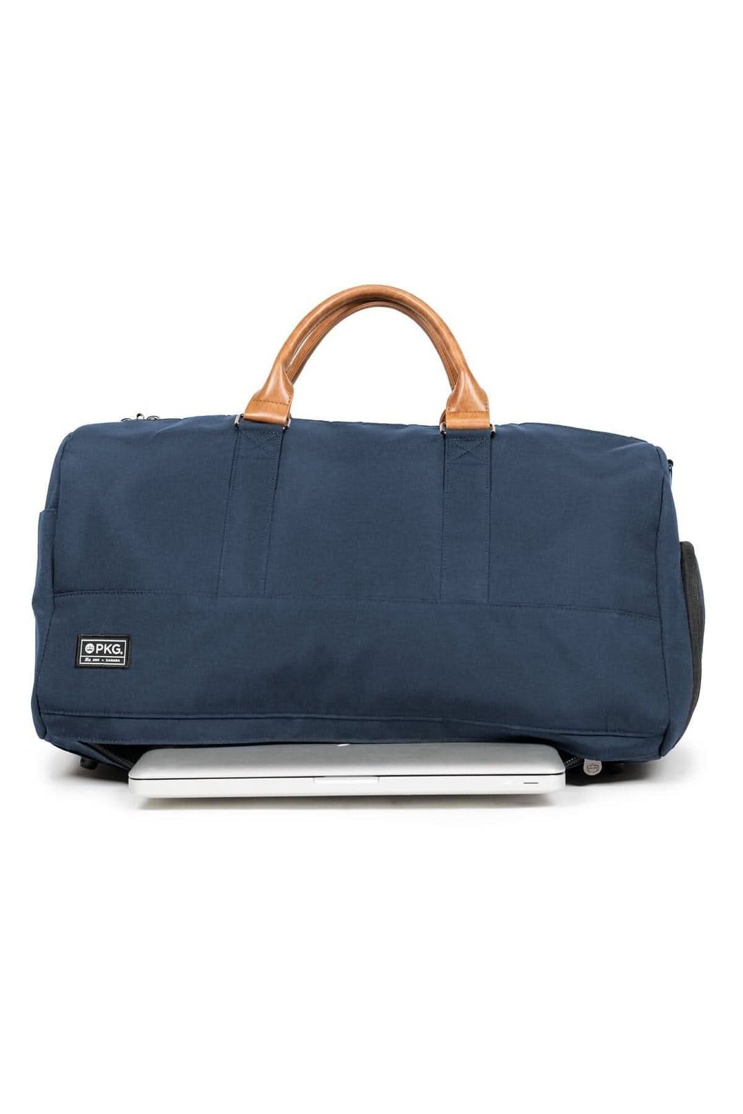 Sac de sport recyclé 42L en polyester bleu avec poignées en cuir, idéal pour le voyage et l&