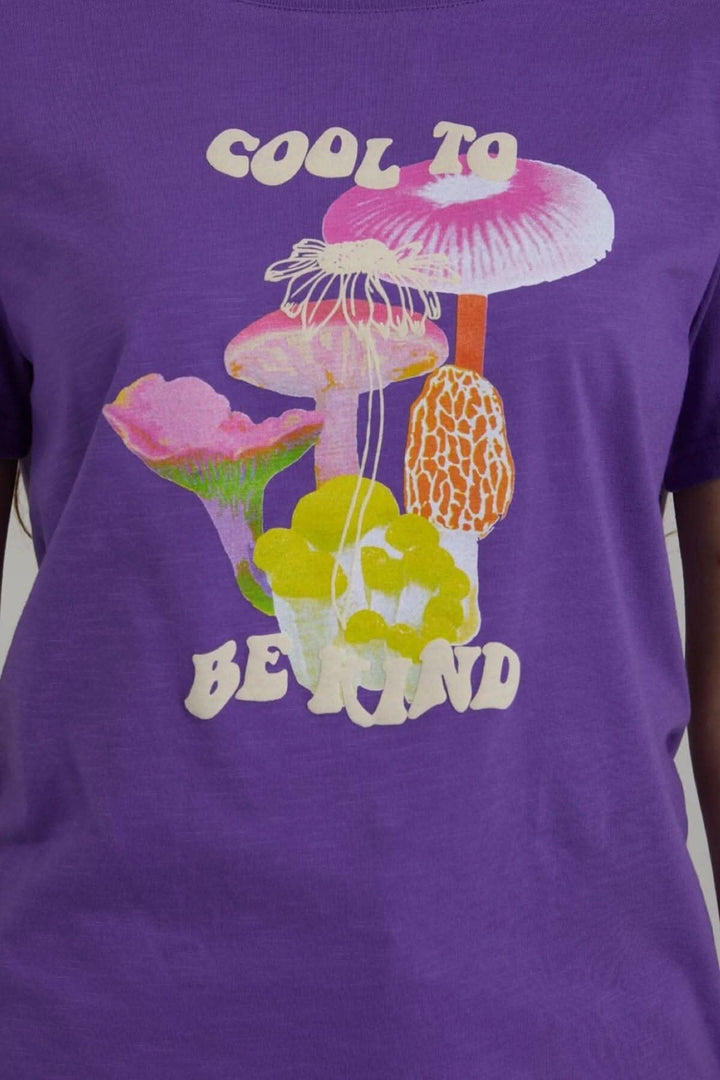 T-shirt violet avec imprimé champignon coloré et texte &